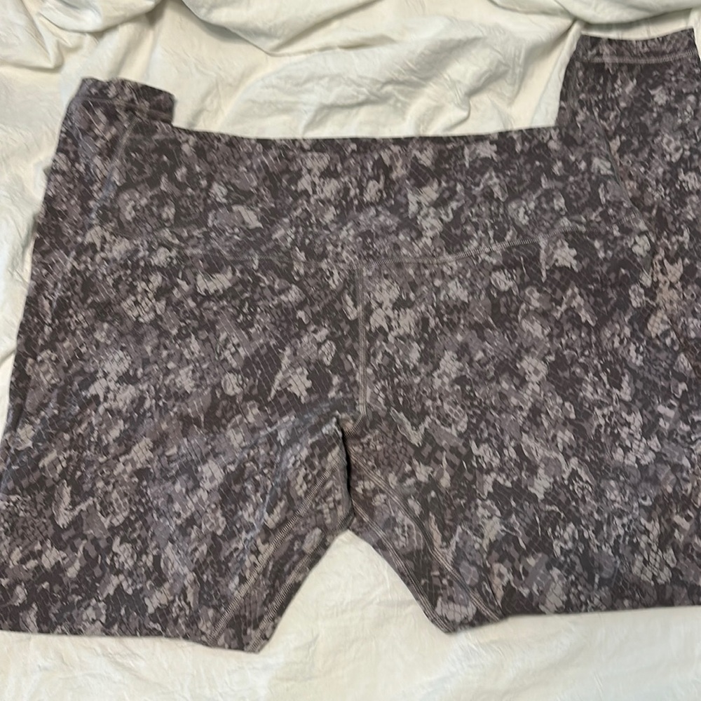 Size 16- Lululemon Align Leggings 28 inch